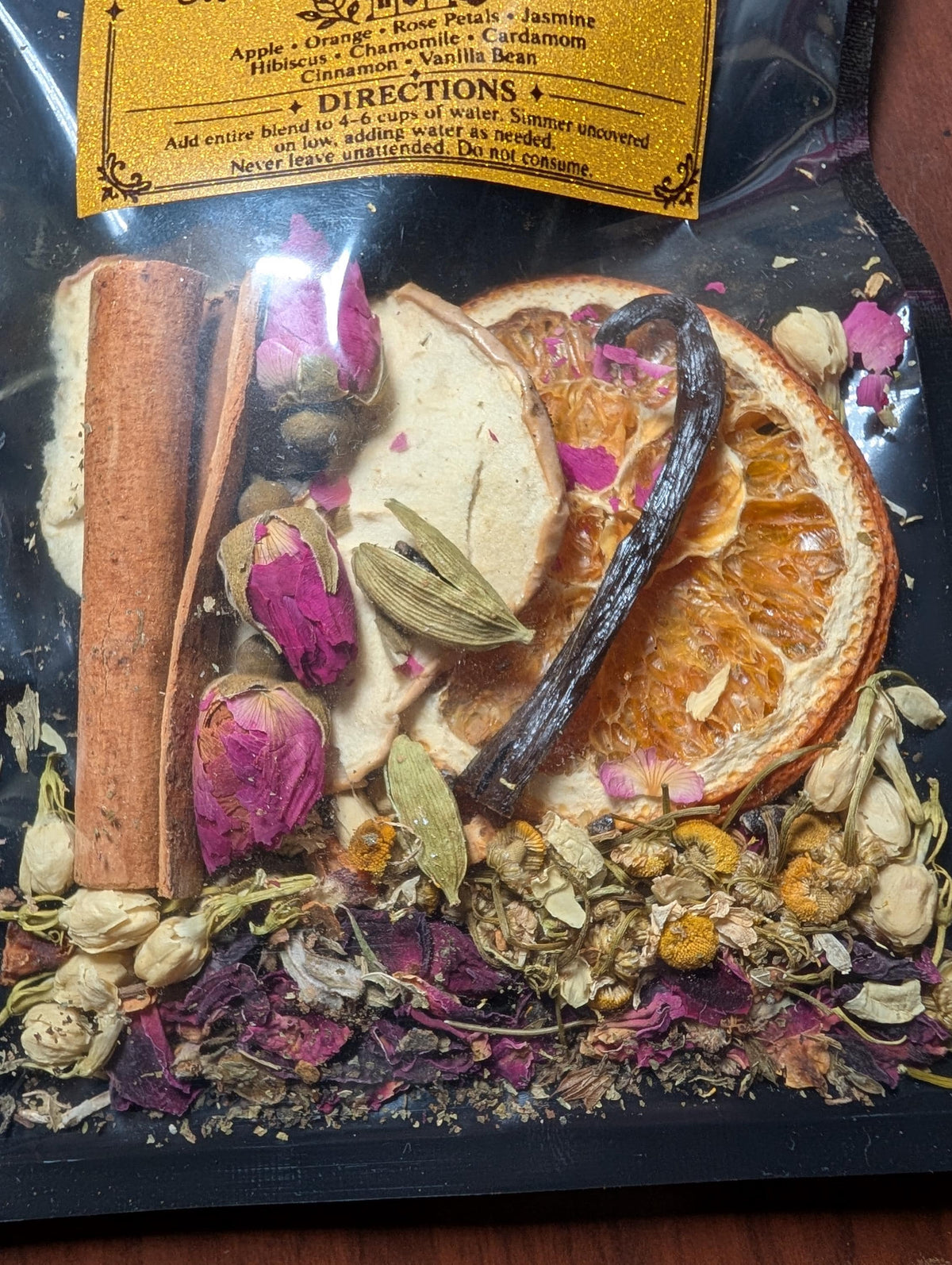 Love Lives Here Simmer Pot Blend • Loving Home, Warmth and Connection